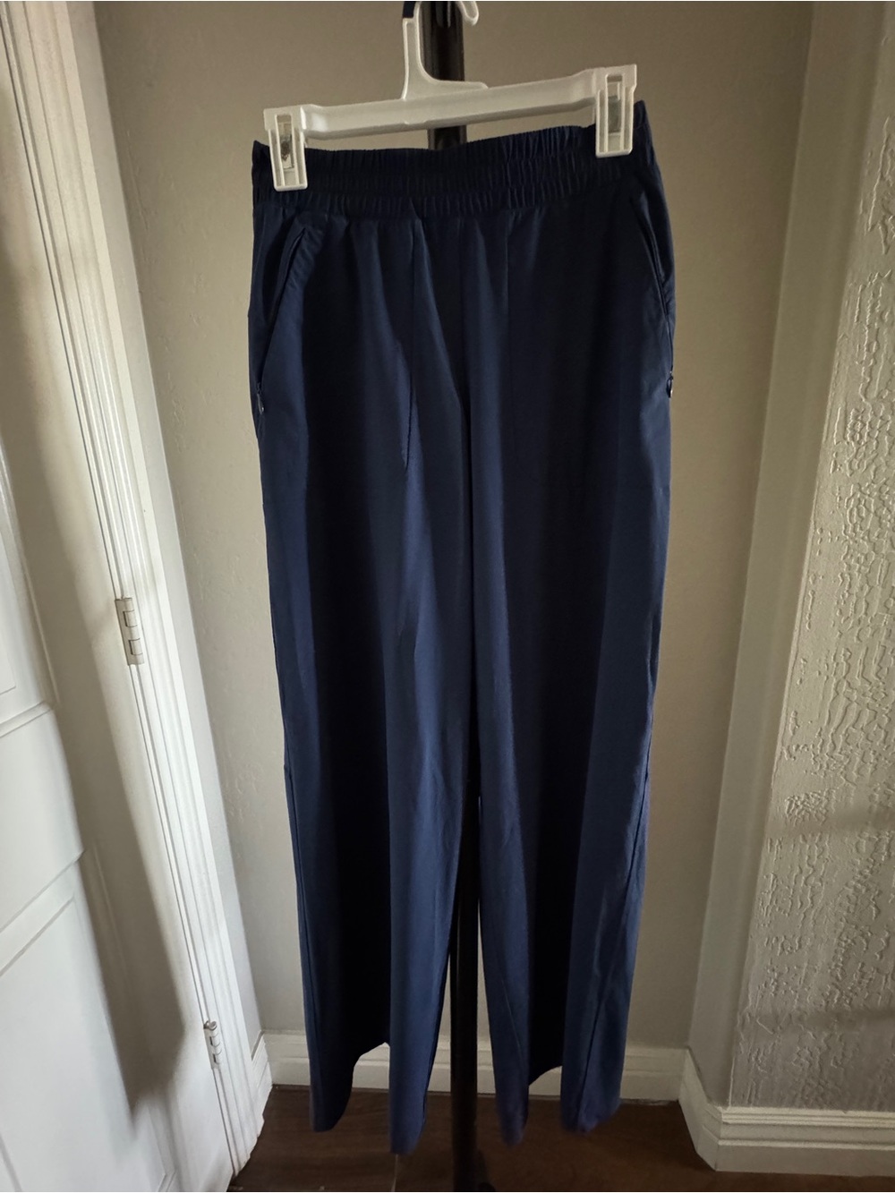 lululemon athletica women’s Swift Wide Leg mid rise Navy Elastic-Waist pants